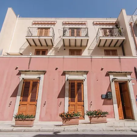 Galatea Apartment *